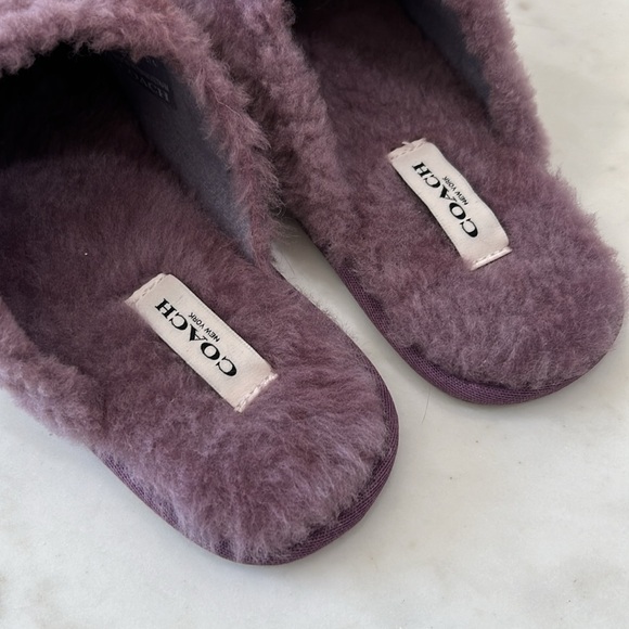 Coach Zennie Sig Light Purple Italian Sheep Fur Slippers Size 7 - Picture 3 of 11